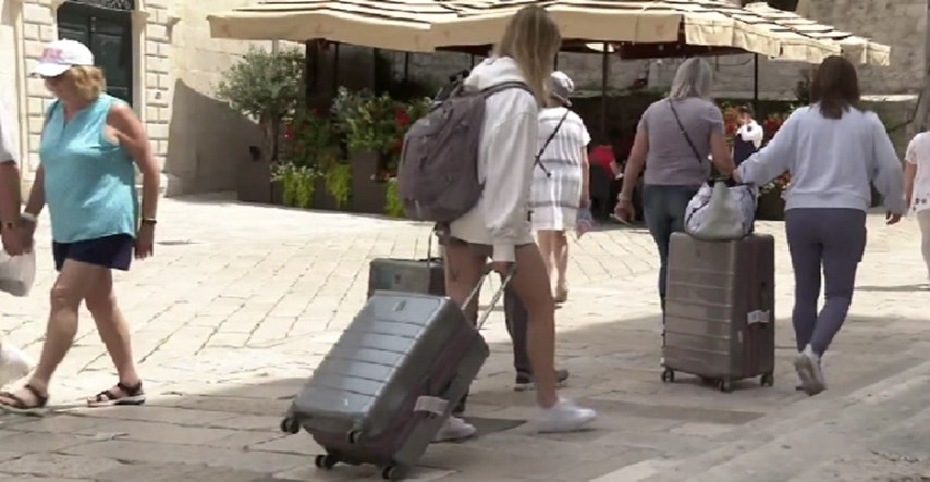 Turisti u Dubrovniku neće smjeti vući kofer na kotačićima po staroj jezgri