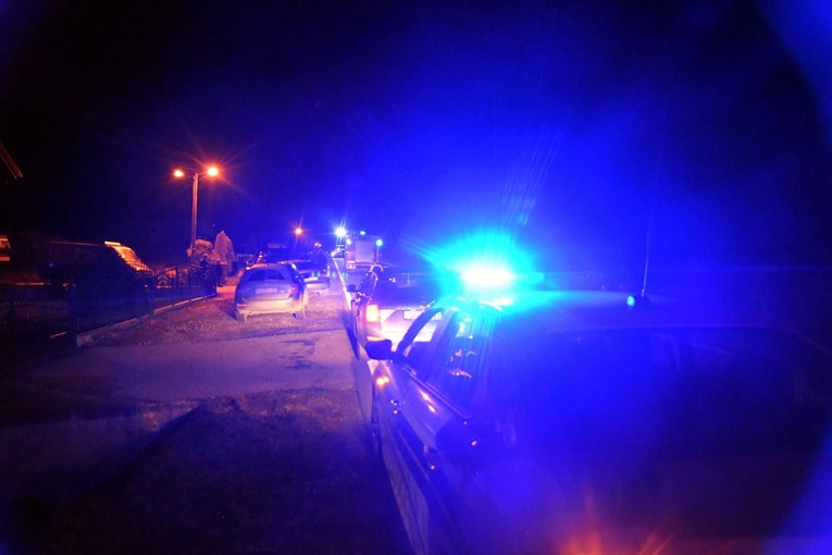 U Splitu teško ozlijeđena 2 policajca, pijanu ženu iz Audija spasili vatrogasci