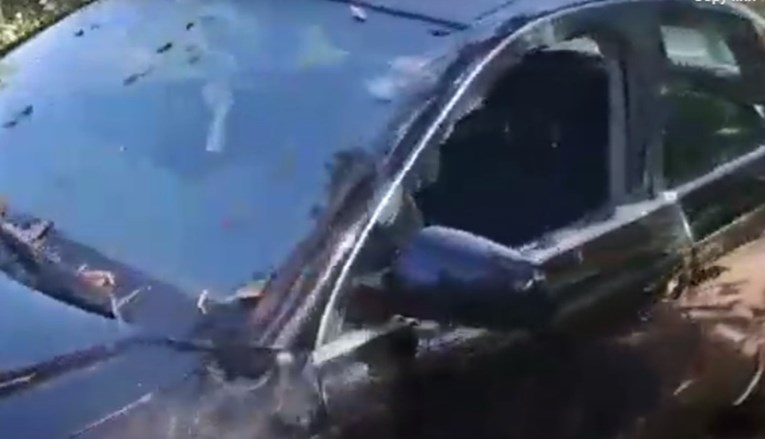 VIDEO Netko je porazbijao gomilu auta parkiranih u Puli