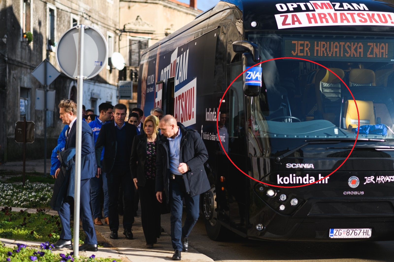Kolindin bus ima volan na desnoj strani