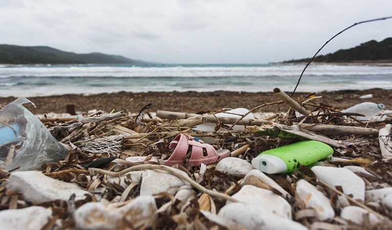 FOTO Jedna od najljepših hrvatskih plaža zatrpana je smećem