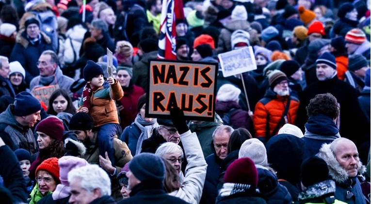 Više od 100.000 ljudi u Njemačkoj prosvjedovalo protiv AfD-a: "Nacisti, odlazite"