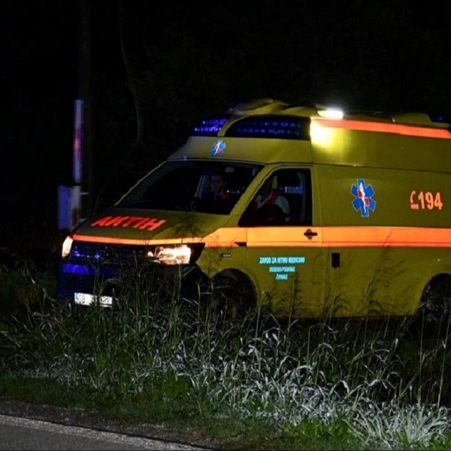 Mladići teško ozlijeđeni u nesreći kod Našica. Napadnuti vatrogasci i policajac