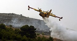 Lokaliziran požar kod Muća, izgorjelo 30 hektara niskog raslinja