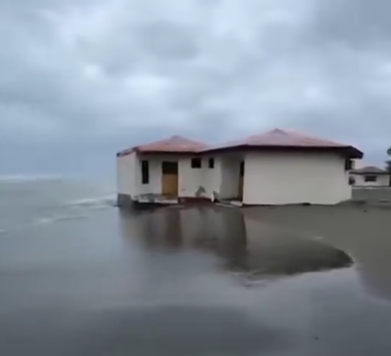 VIDEO Širi se snimka. "Kakva katastrofa na Adi Bojani. More odnosi kućice"