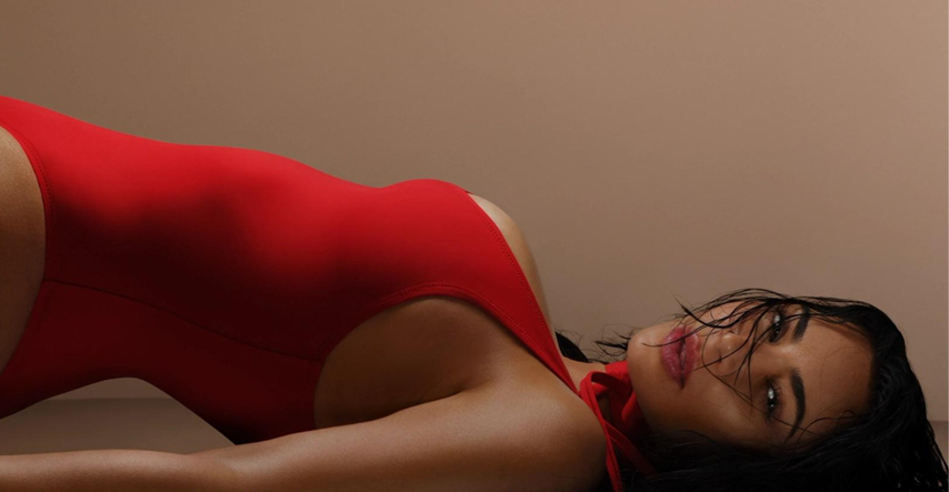 Kim Kardashian je spremna za ljeto u novoj seksi kampanji za kupaće kostime SKIMS