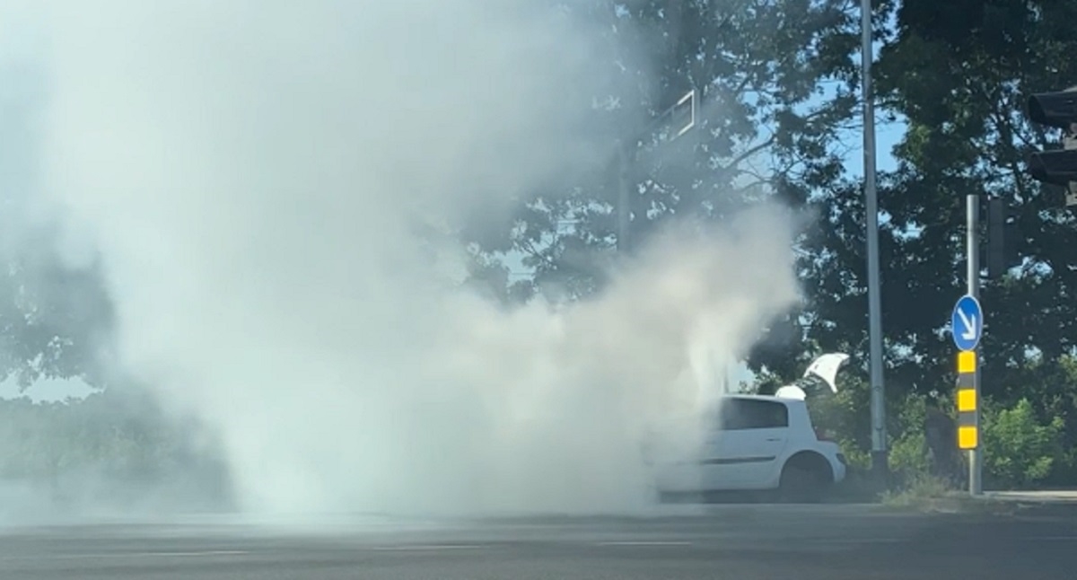 VIDEO Na Branimirovoj u Zagrebu se zapalio auto