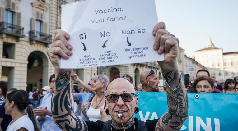 New York Times: U Europi se vodi kulturološki rat između cijepljenih i necijepljenih