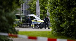 Napad nožem u Švicarskoj. Muškarac napao prolaznike pa se 2 sata skrivao u zgradi