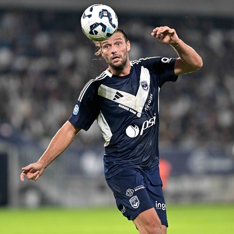 Igrao je za Liverpool, Newcastle i Englesku. Sad je potpisao za klub iz šeste lige