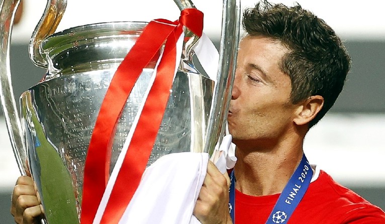 Lewandowski spavao s trofejem Lige prvaka, fotka je hit