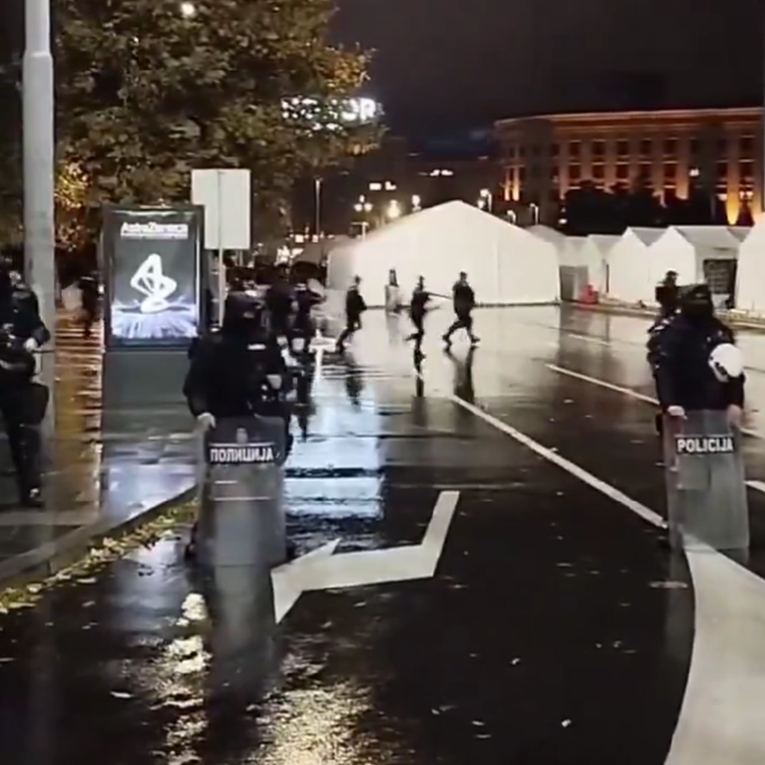 VIDEO Tučnjava u Ćacilendu, policija ih morala razdvajati