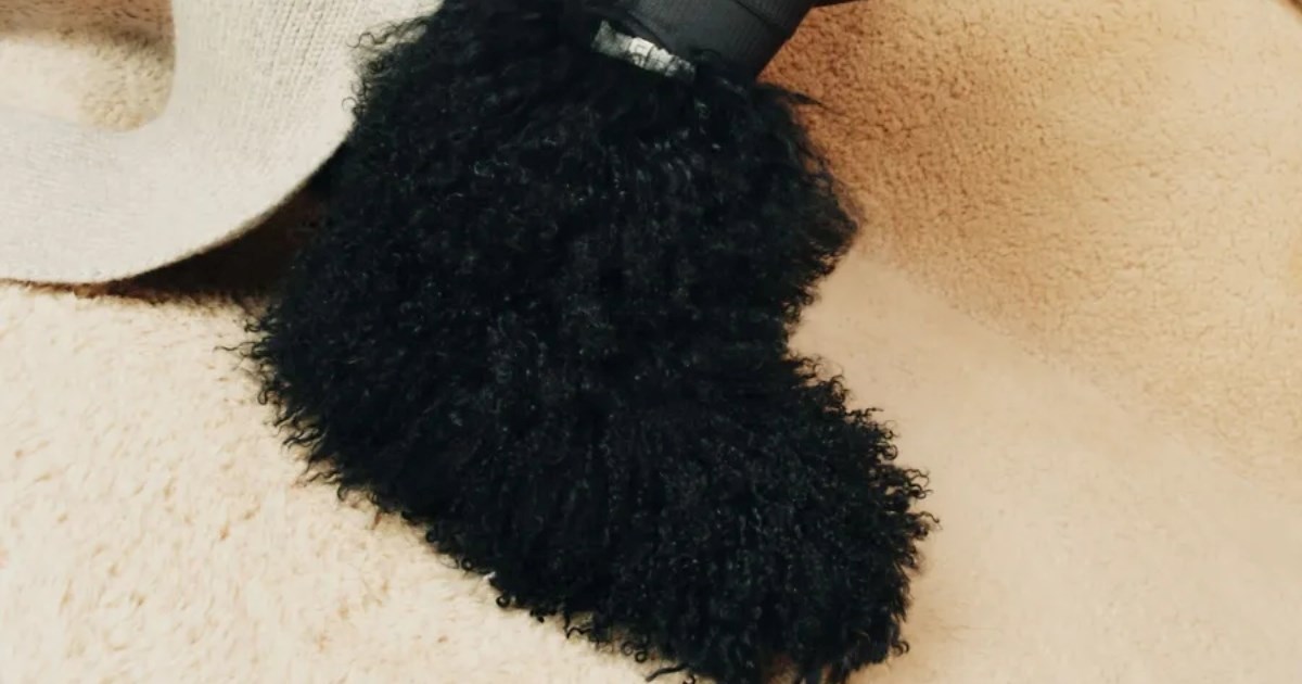 UGG oživljava kultni model čizme Fluff Momma iz 90-ih