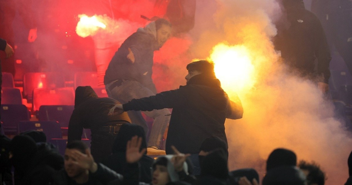 Žestoki sukobi u Rimu. Pogledajte divljaštvo huligana i kako je ozlijeđen igrač Rome