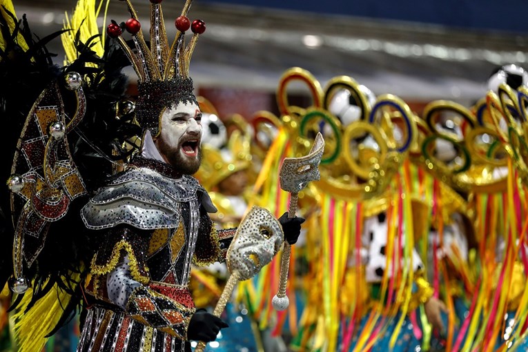 Počeo karneval u Brazilu, u sjeni je zbog žestokih svađa oko politike