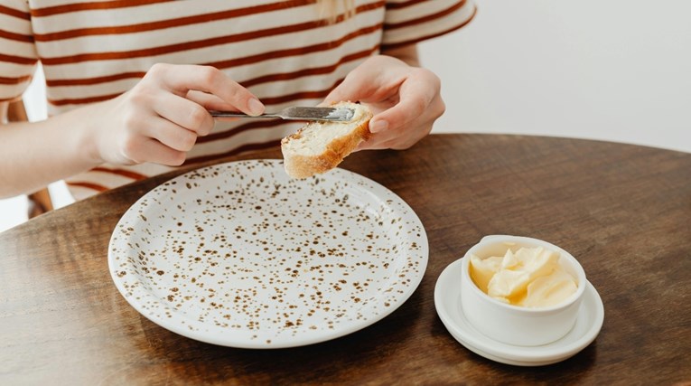 Nutricionistica dijeli četiri razloga zbog kojih trebamo dodati maslac u prehranu