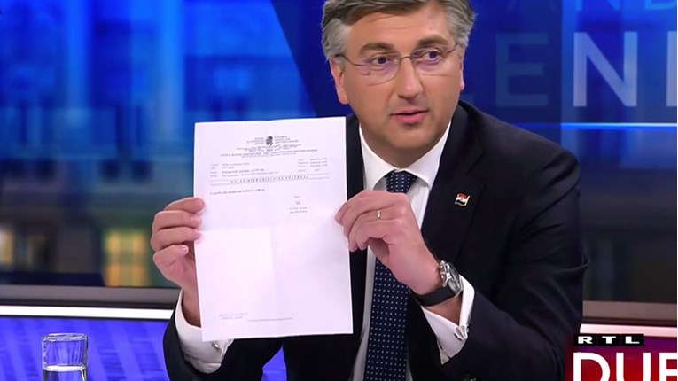 VIDEO Plenković na početku debate Bernardiću pokazao test na koronavirus