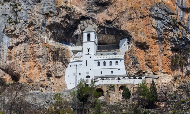 Gradonačelnik Podgorice: Novim zakonom dajemo manastire srpskoj Pravoslavnoj crkvi