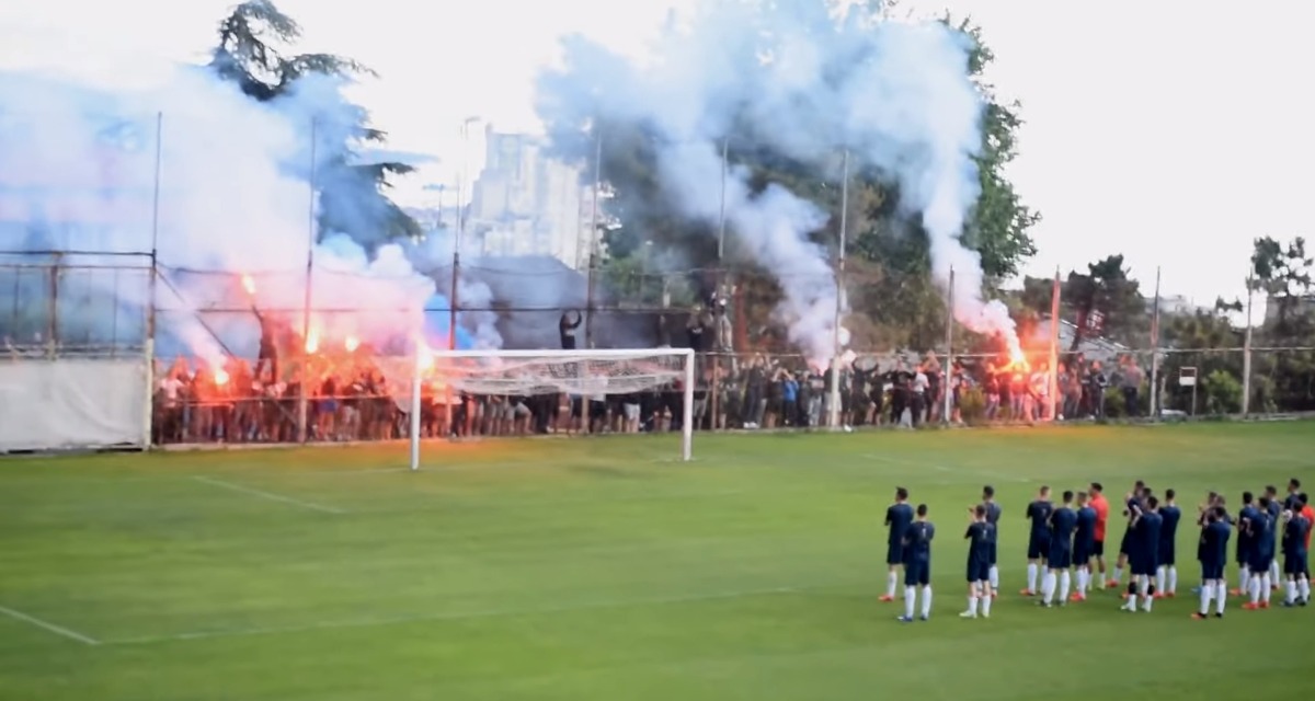 VIDEO Armada bakljadom pozdravila igrače uoči polufinala Kupa