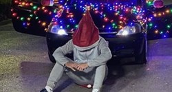 Student iz doma na Savi ukrasio automobil božićnim lampicama, sad svi žele takav
