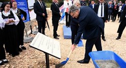 Plenković u BiH položio kamen temeljac za osnovnu školu i Caritasov centar