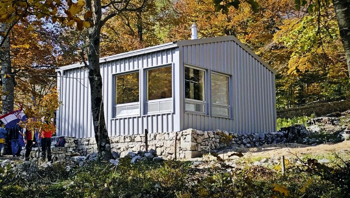 FOTO Na Velebitu otvoreno novo planinarsko sklonište