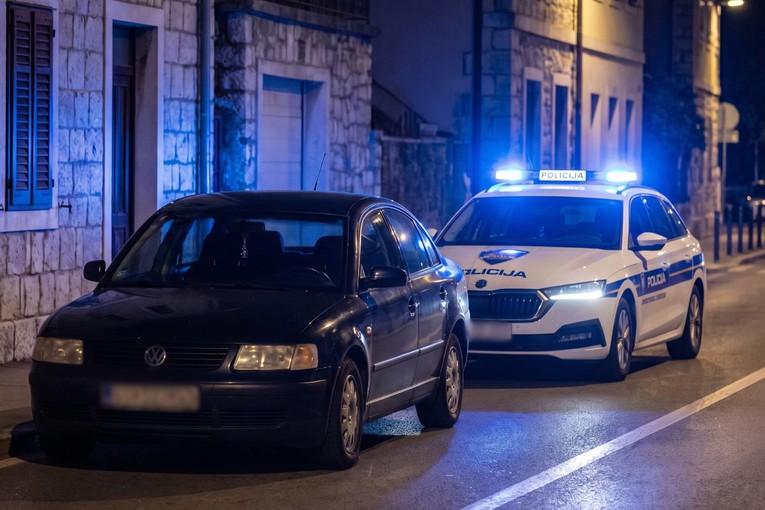 Policija lovila Rusa po Opatiji. Dobio je preko 3500 eura kazne