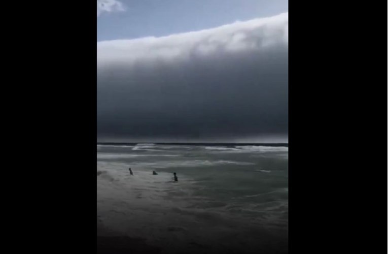 Šire se snimke rijetkog fenomena u Portugalu: "Tsunami" oblak iznenadio kupače