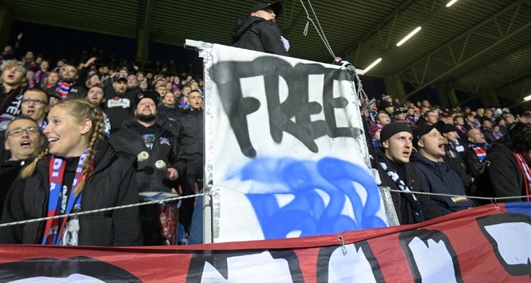 FOTO Navijači Viktorije Boysima posvetili jedan transparent