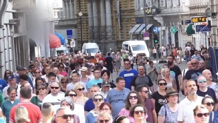 U Zagrebu prosvjed protiv mjera i Stožera, bilo više tisuća ljudi