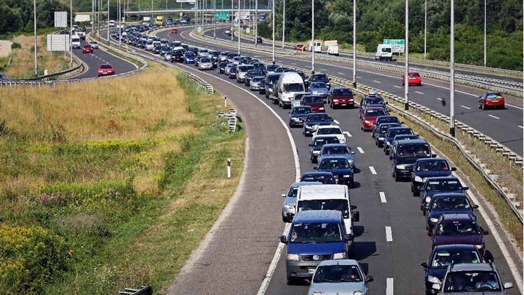 Prometna na zagrebačkoj obilaznici, vozi se jednim trakom