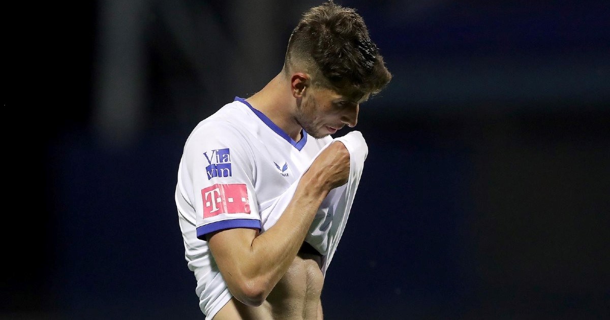 Odbio je igrati jer ga Osijek nije htio prodati. Sad se javno ispričao suigračima