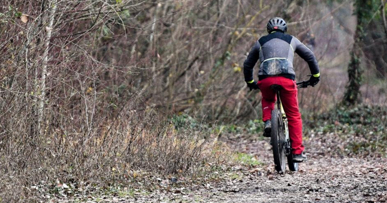 Maloljetnik pokraj Zagreba biciklom naletio na metalnu sajlu, teško je ozlijeđen