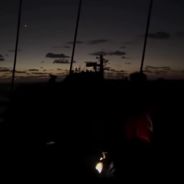 VIDEO Flotila za Gazu: Izraelski vojni brod nas pokušava zastrašiti čudnim manevrima