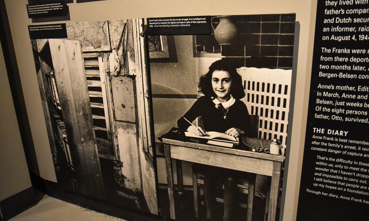 Objavljena kontroverzna knjiga Izdaja Anne Frank: "Graniči s teorijama zavjere"