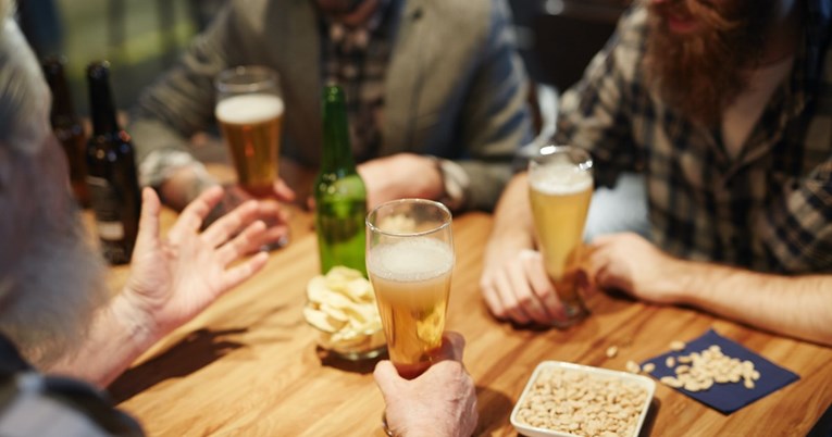 Čak i umjerena konzumacija alkohola oštećuje mozak, tvrdi nova studija