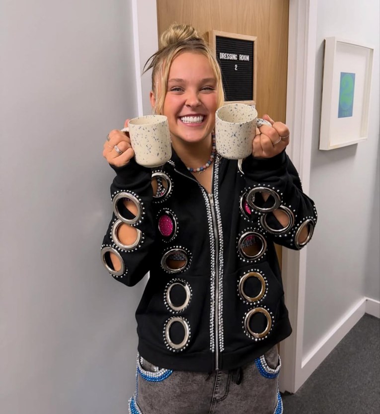 JoJo Siwa otkrila da joj je pravo ime Joelle. Ljudi su iznenađeni