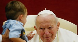 Je li odluka da se papu Ivana Pavla II. proglasi svetim bila ishitrena?