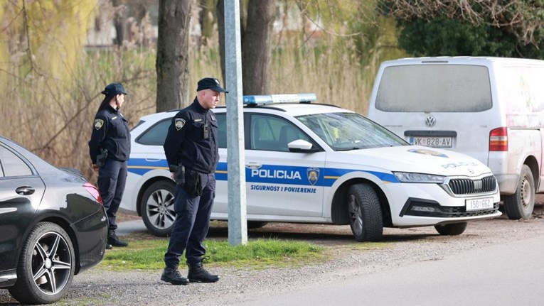 Muškarac kod Jarmine teško ozlijeđen u kafiću, napao ga pijani mladić