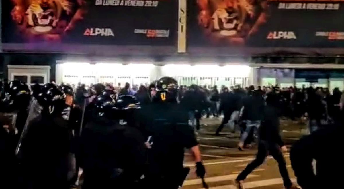 VIDEO Objavljena snimka sukoba navijača Dinama i Atalante ispred San Sira