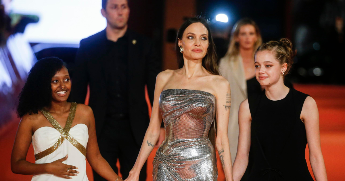 Kći Brada Pitta i Angeline Jolie se preko novina odrekla očevog prezimena