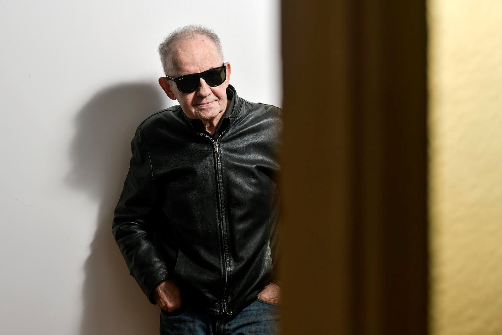 Glavnu hrvatsku pjesničku nagradu dobio čovjek koji brani pedofile. Sad mu je oduzeli