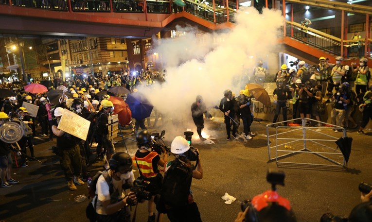 Masovni prosvjedi u Hong Kongu, policija koristila suzavac i gumene metke