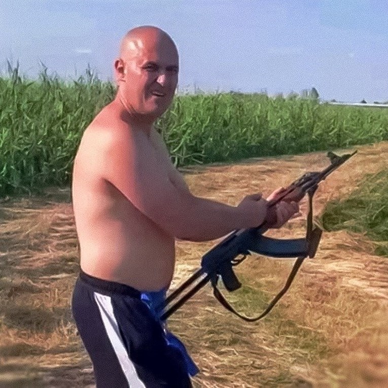 Optužen je Josip Dabro. Dao djetetu da puca iz vojne puške, prijeti mu zatvor
