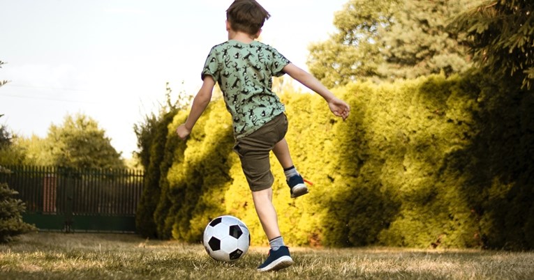Dobrobiti igre loptom u ranom djetinjstvu - razlika utjecaja na dječake i djevojčice