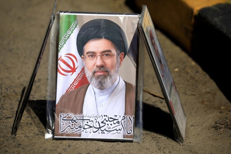 Vrhovni vođa Irana teško ranjen u napadu, treba plastičnu operaciju