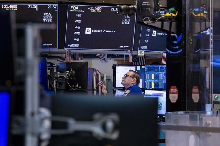 Wall Street ignorira nove carine, rekordi zahvaljujući skoku dionica Applea