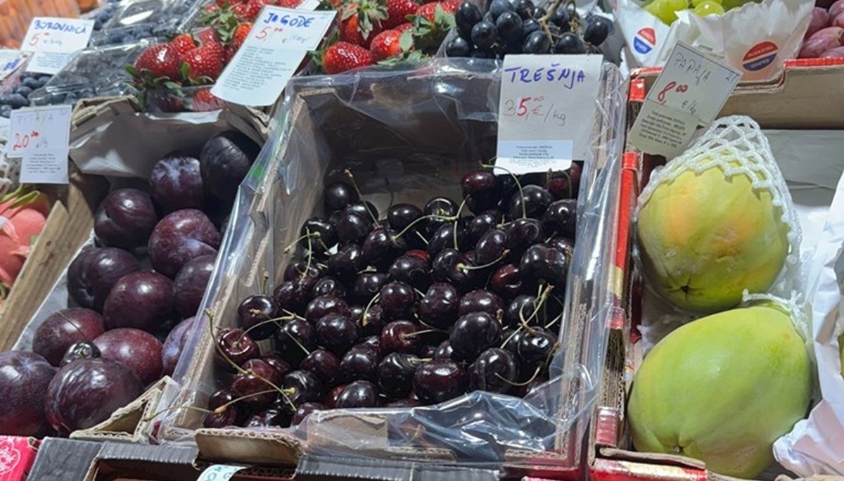 Na Dolac stigle prve trešnje, kupci komentirali cijene. "To je van svake pameti"