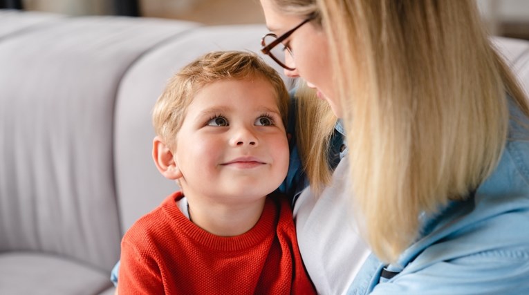 Pet pitanja koje bi roditelji trebali češće postavljati djeci, prema psihologinji