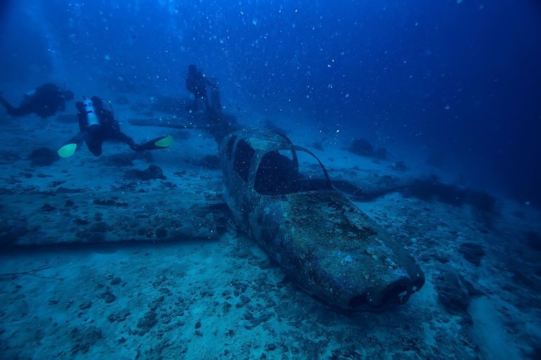 Ronioci u Francuskoj našli olupinu aviona iz 1968. Mnogi misle da ga je srušila vojska